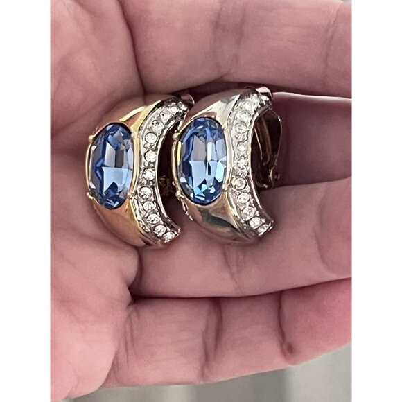 Vintage 90s Mogul curved gold tone blue & clear rhinestone clip on earrings - Picture 7 of 9